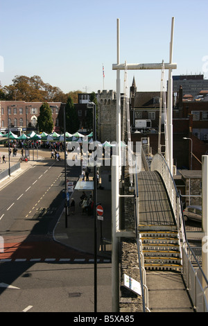 City of Southampton, England. Footbridge connecting the Old Town Wall with the open air market and Bargate in the background. Stock Photo