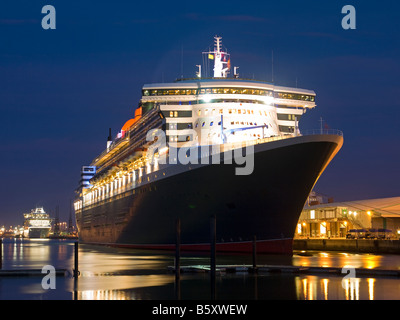 Cunard's Queen Mary 2 berthed at terminal 101 in Southampton early morning 10th October 2008. (P&O's Ventura in the background). Stock Photo