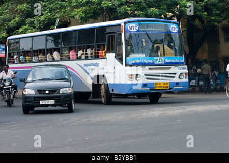 An MTC (Metropolitan Transport Corporation) bus takes a turn in Chennai, Tamil Nadu, India. Stock Photo