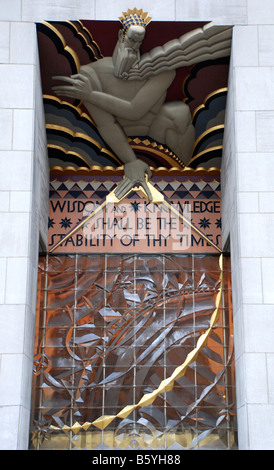 Statue of wisdom and knowledge, GE building, Rockefeller Centre Stock Photo