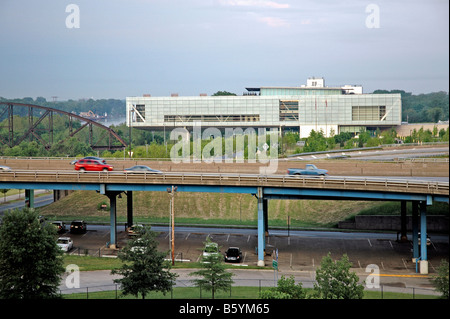 The William J. Clinton Presidential Center beside the Arkansas river in Little Rock, an elevated interstate in the foreground Stock Photo