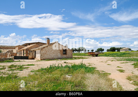 Farmhouse and fields, Cuenca province, Castile-La Mancha, Spain, Europe Stock Photo