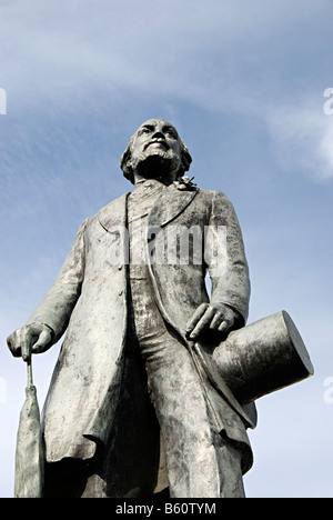 the royal doulton statue in burslem stoke on trent Stock Photo