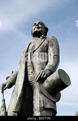 the royal doulton statue in burslem stoke on trent Stock Photo