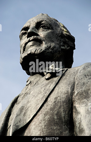 the royal doulton statue in burslem stoke on trent Stock Photo