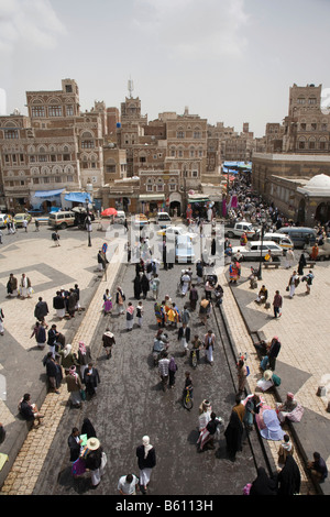 Buildings made of brick clay, square in front of the Bab El Yemen, marketeers, souk, Sana, UNESCO World Heritage Site, Yemen Stock Photo