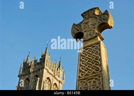 Cross in front of St John's Church, Ley lines, Legend of King Arthur, Glastonbury, Mendip, Somerset, England, Great Britain Stock Photo