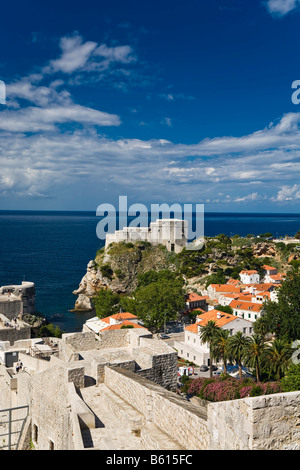 City wall of Dubrovnik, Ragusa, with a view towards Fort Lovrijenac, Dubrovnik-Neretva, Dalmatia, Croatia, Europe Stock Photo