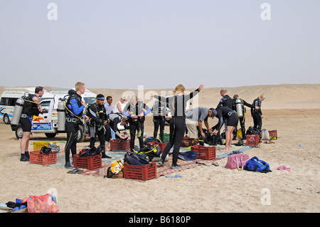 jeep safari in egypt, scuba diver on the beach Stock Photo