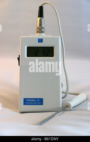 https://l450v.alamy.com/450v/b61dny/probe-thermometer-used-in-the-food-industry-to-check-food-temperature-b61dny.jpg