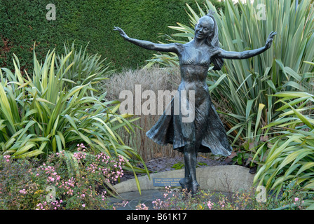 Statue of Dame Margot Fonteyn dancing Ondine, Reigate, Surrey, England Stock Photo