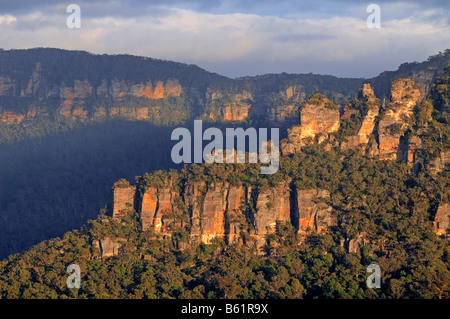 The Three Sisters, rock formation at sunrise, Blue Mountains National Park, Australia Stock Photo