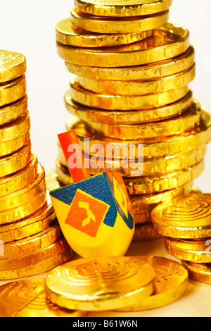 Jewish Dreidels Dreydles with Hanukkah Chanukah chocolate gold coins gelt Stock Photo