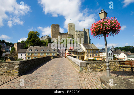 Historic center of the town of Runkel an der Lahn, looking over the Lahnbruecke bridge onto the castle, Hesse, Germany, Europe Stock Photo