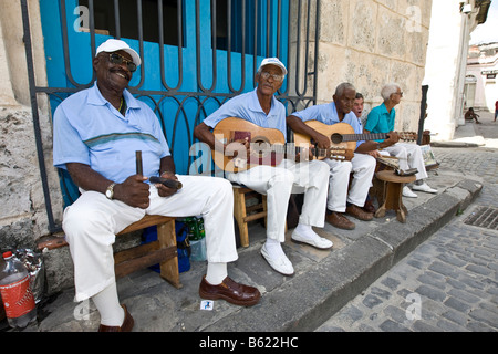Musicians in the historic city centre of Havana, Cuba, Caribbean Stock Photo