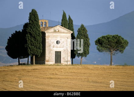 Capella di Vitaleta in the Val d' Orcia near San Quirico d' Orcia, Province of Siena, Tuscany, Italy, Europe Stock Photo