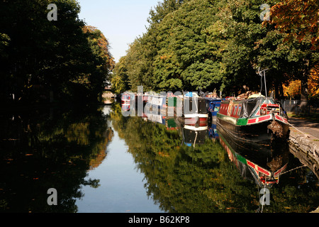 Regents Canal beside Victoria Park, Bethnal Green, London Stock Photo