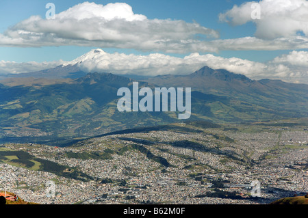 A view of Quito, Ecuador from its 4000m lookout with Volcan Cotopaxi in the background Stock Photo