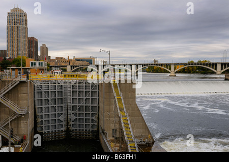 Mississippi river Ford Lock and Dam Number 1 in Minneapolis with St Anthony Falls and Third Avenue bridge Stock Photo