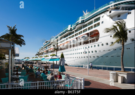 Waterfront restaurant in front of the Royal Caribbean cruise ship 'Enchantment of the Seas', Key West, Florida Keys, USA Stock Photo