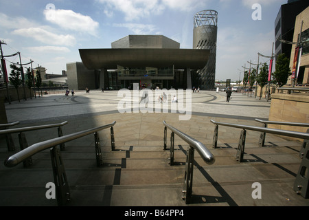 City of Salford, England. Main entrance to the Michael Wilford designed Lowry theatre and art complex in Salford Quays. Stock Photo