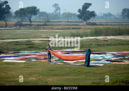India, Lucknow, Uttar Pradesh, Countryside near Rae Bareli, Washing clothes. Stock Photo