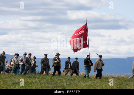 Confederate soldiers march with a 'Death Before Submission' flag at the renactment of the Battle of Berryville. Stock Photo