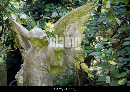 Angel statue. Nunhead Cemetery. Southwark, London, England, UK Stock Photo