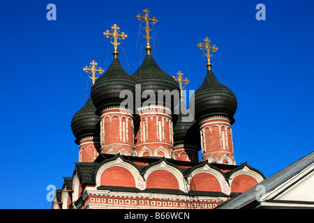 Onion domes of the 14th century Russian Orthodox Vysokopetrovsky Monastery in Moscow, Russia Stock Photo