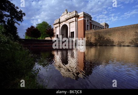 CWGC MENIN GATE YPRES BELGIUM COMMONWEALTH WAR GRAVES COMMISSION WAR WW1 WW2 WORLD WAR 1 ONE TWO DEATH REMEMBER Stock Photo