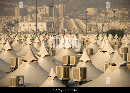 Makkah Saudi Arabia Hajj Mina Pilgrims On The Move Stock Photo - Alamy