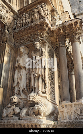 Romanesque bas relief of portal of abbey church (12 century), Saint Gilles (Saint Gilles du Gard), Languedoc Roussillon, France Stock Photo