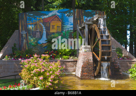 Painted wall mural and water wheel Chemainus 'Vancouver Island' 'British Columbia' Canada Stock Photo