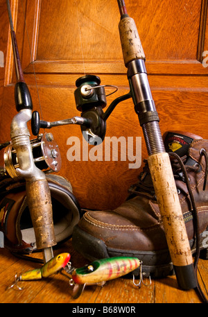 https://l450v.alamy.com/450v/b68w0r/old-fishing-tackle-rods-and-reels-in-a-corner-with-hiking-boots-b68w0r.jpg