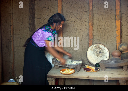 Mexico, Chiapas,  Zinacantan, Woman making tortillas. Belonging to the ethnic group of Tzotzil Indians Stock Photo