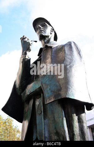 Statue of Sherlock Holmes outside Baker Street station, London Stock Photo