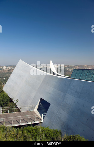 HOLOCAUST HISTORY MUSEUM (©MOSHE SAFDIE 2005) YAD VASHEM JERUSALEM ISRAEL Stock Photo