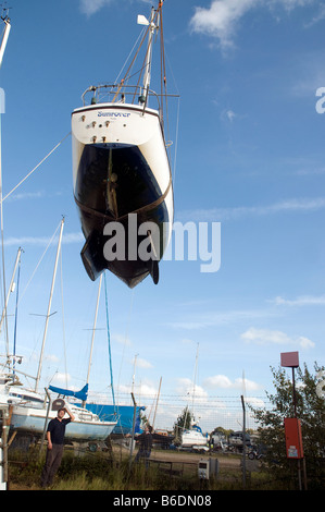 Lifting boats out of the water for the winter at ashlett sailing club Stock Photo