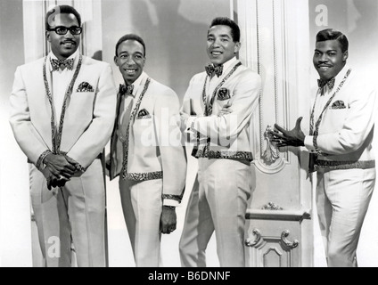SMOKEY ROBINSON AND THE MIRACLES US vocal group from l: Bobby Rogers, Ronnie White, Smokey Robinson & Warren 'Pete' Moore Stock Photo