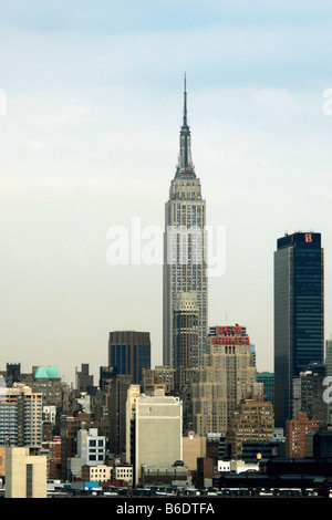 Buildings in Midtown Manhattan including the Empire State Building ...