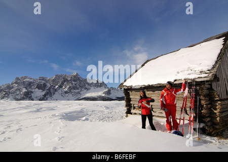 Nordic or cross-country skiers on the Alpe Nemes Alps, High Puster Valley or High Puster Valley or Alto Pusteria, Bolzano-Bozen Stock Photo