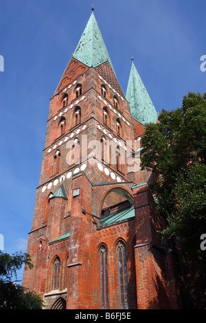 Twin towers of the St. Marien Church in the historic cityof Luebeck, UNESCO World Heritage Site, Schleswig-Holstein, Germany, E Stock Photo