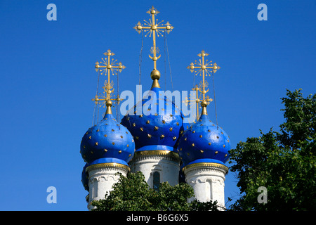 Blue onion domes of the 17th century of Our Lady of Kazan Church at Kolomenskoye in Moscow, Russia Stock Photo