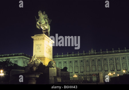 Statue of King Felipe IV and Royal Palace at night, Plaza de Oriente, Madrid, Spain Stock Photo