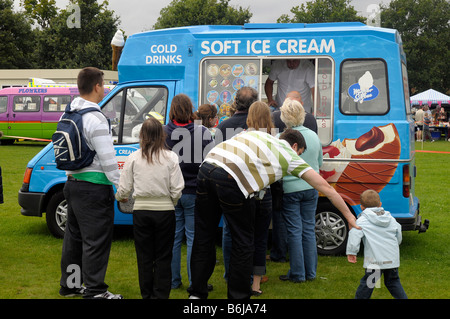 Brockenhurst Carnival August 2008 queueing for an ice cream Stock Photo