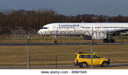 Continental airlines Boeing 757 aeroplane taxiing at airport Stock Photo