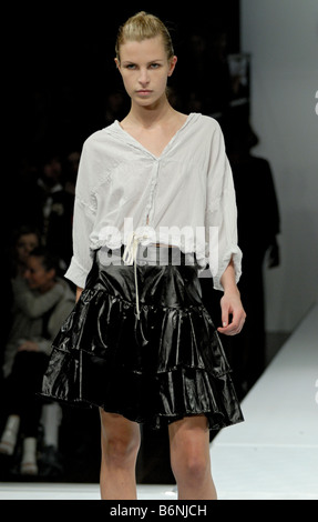 Female model wearing garments by Therese Rawsthorne at Melbourne Spring Fashion Week (MSFW), Out of the Shadows Stock Photo