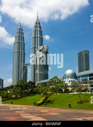 Petronas Twin Towers and Asy Syakirin Mosque in Kuala Lumpur Stock 