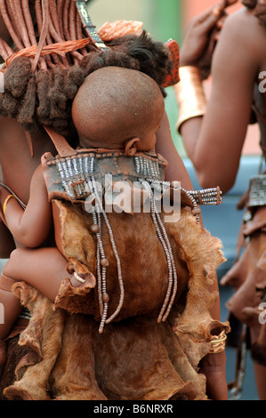 himba woman with baby opuwo namibia Stock Photo