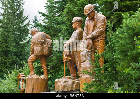 Wood carving grouse mountain hi-res stock photography and images - Alamy